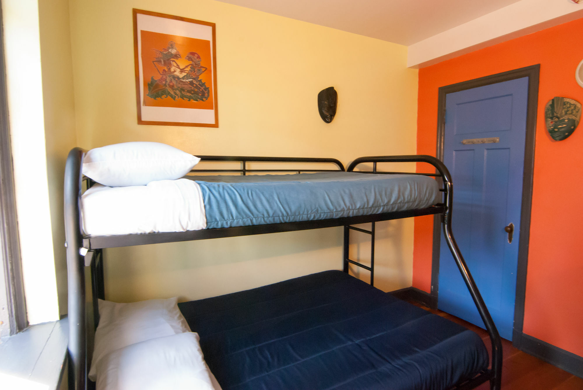 ויקטוריה Ocean Island Inn | Backpackers | Suites מראה חיצוני תמונה